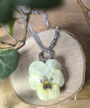 Collier pensée jaune doux
