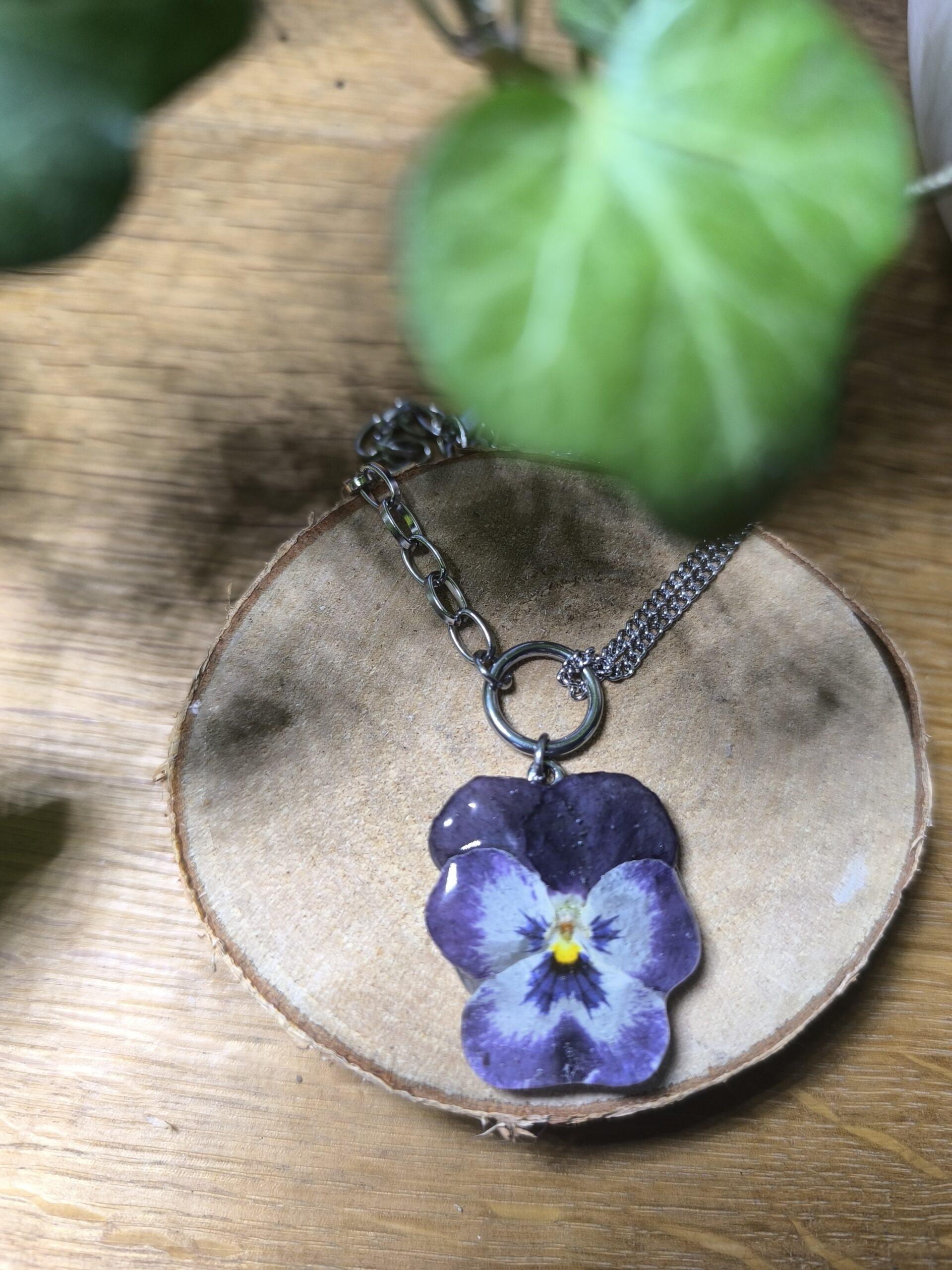 Collier pensée bleu