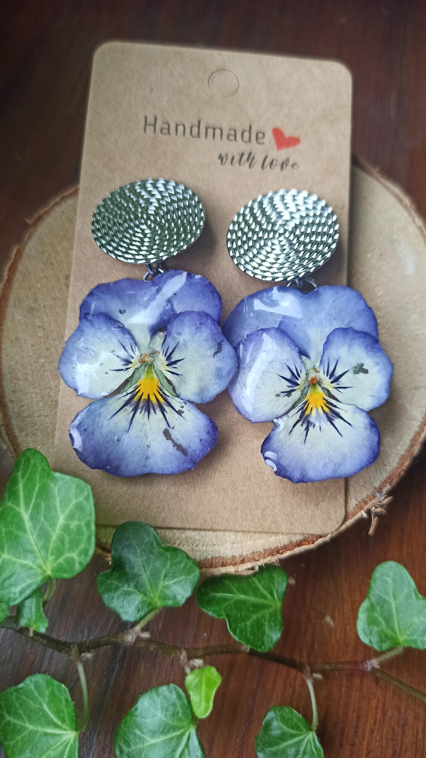 Pensée bleu au coeur clair